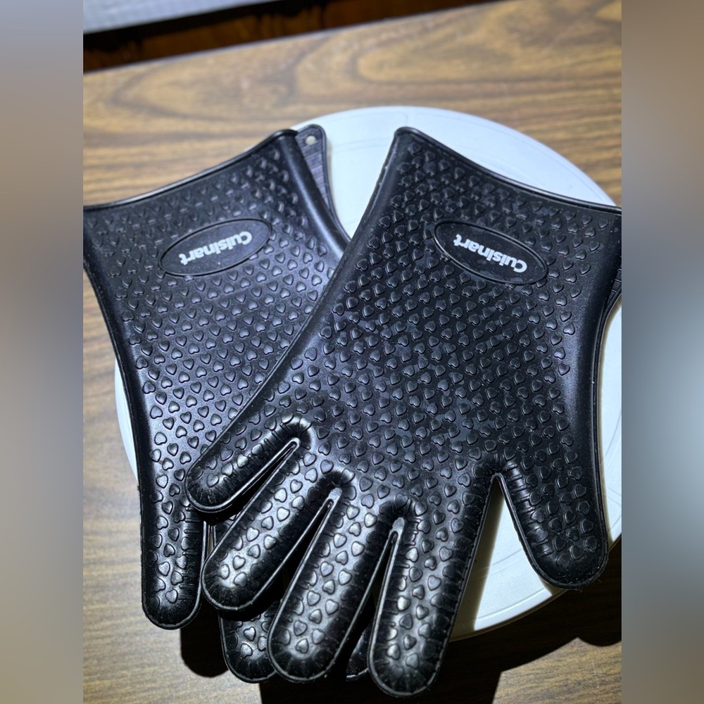 Cuisinart heat resistor silicon gloves NWOT 10.5 length waterproof repels grease